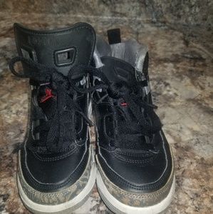 Kids size 1Jordan tennis shoes